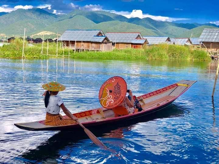 Inle Canoe Lady